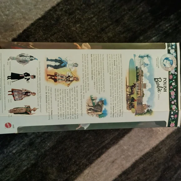 Barbie in Colorful Traditional Dress with Red and Green - Picture 2 of 2